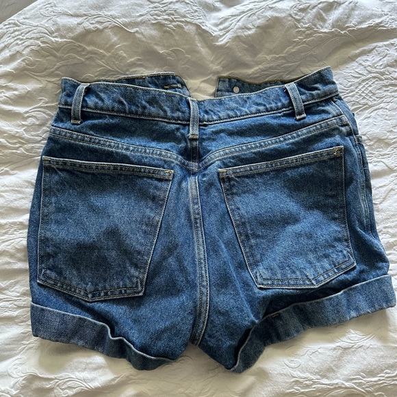 AMERICAN APPAREL Jean shorts size 28, but fit smaller in my opinion. - Picture 3 of 3